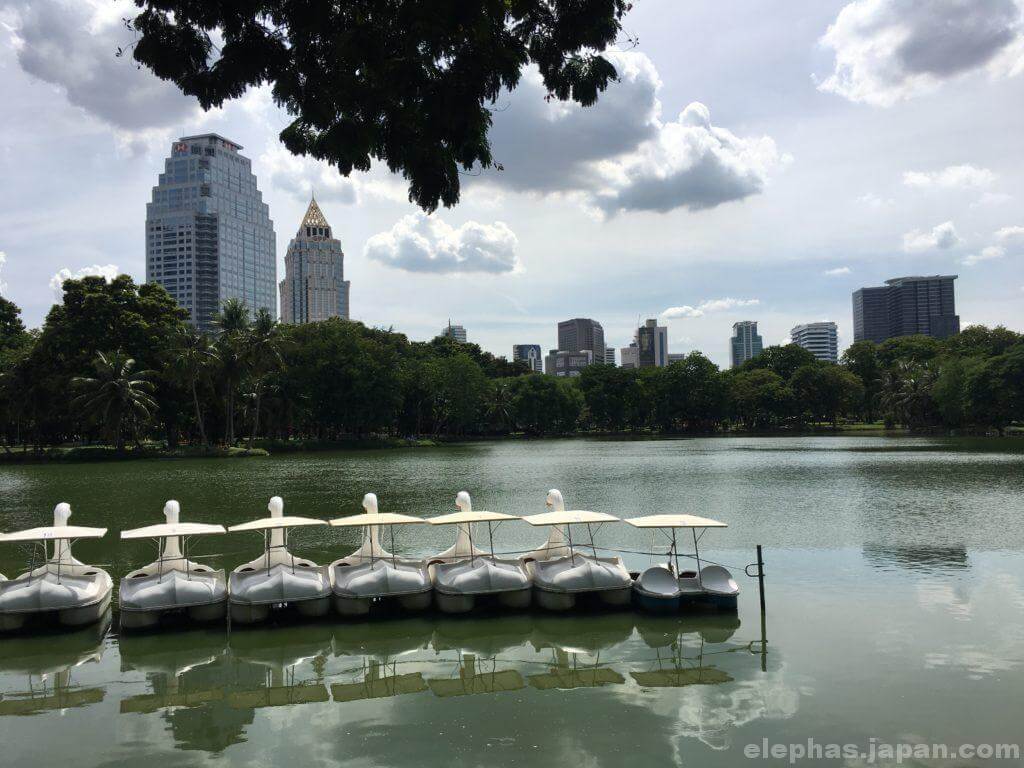 在タイ日本大使館そばのルンピニー公園